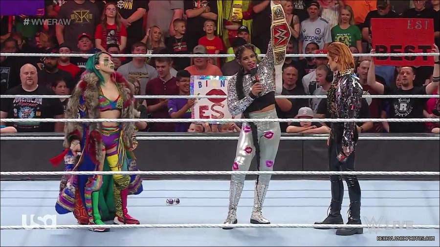WWE_RAW_30th_May_2022_720p_WEBRip_h264_mp4_000566532.jpg