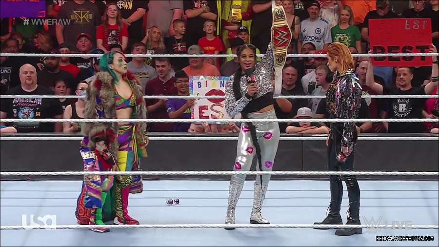 WWE_RAW_30th_May_2022_720p_WEBRip_h264_mp4_000566933.jpg