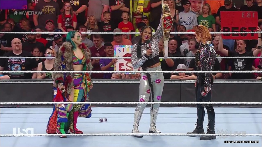 WWE_RAW_30th_May_2022_720p_WEBRip_h264_mp4_000567333.jpg
