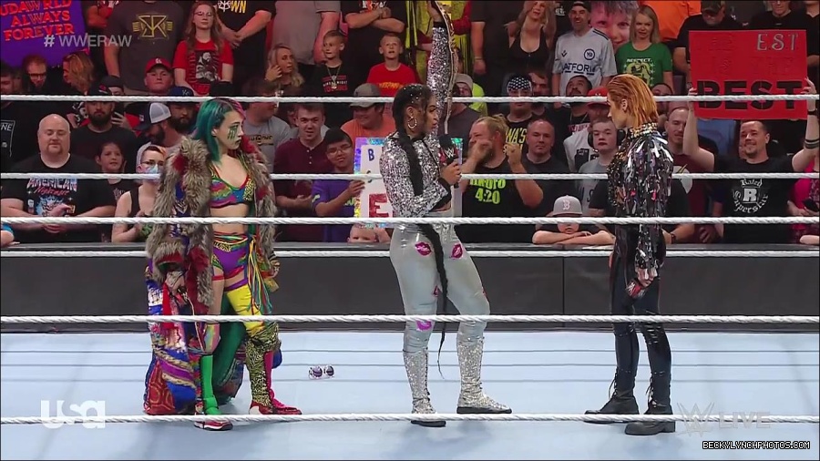 WWE_RAW_30th_May_2022_720p_WEBRip_h264_mp4_000569735.jpg