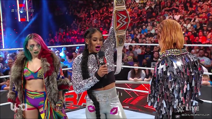 WWE_RAW_30th_May_2022_720p_WEBRip_h264_mp4_000570536.jpg