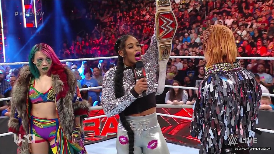 WWE_RAW_30th_May_2022_720p_WEBRip_h264_mp4_000571337.jpg