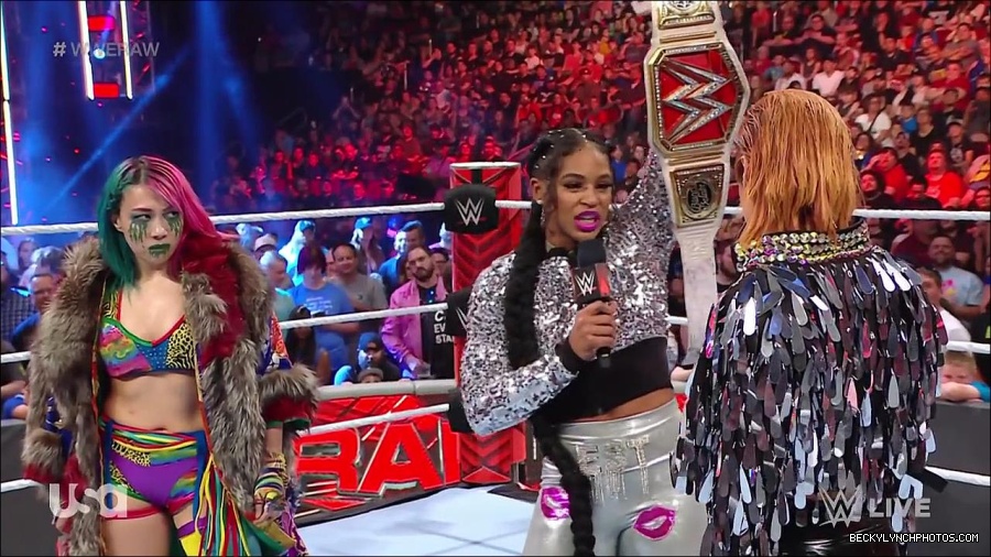 WWE_RAW_30th_May_2022_720p_WEBRip_h264_mp4_000572138.jpg