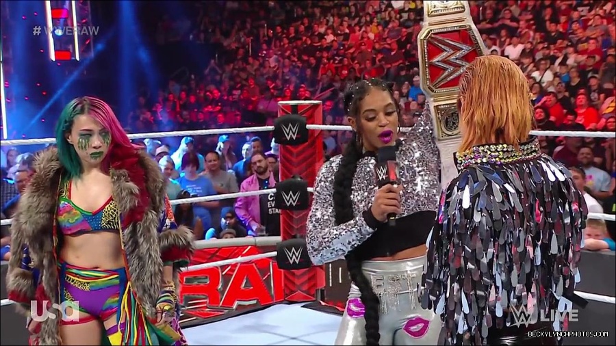 WWE_RAW_30th_May_2022_720p_WEBRip_h264_mp4_000572538.jpg