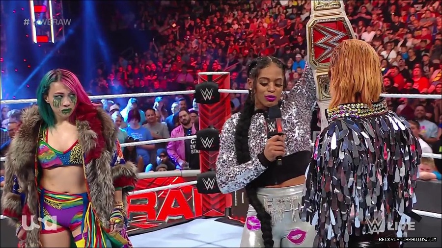 WWE_RAW_30th_May_2022_720p_WEBRip_h264_mp4_000572939.jpg