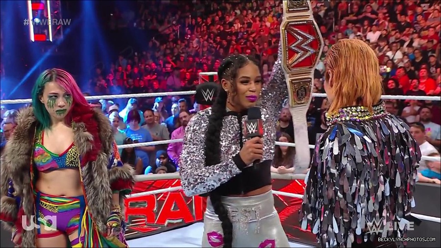 WWE_RAW_30th_May_2022_720p_WEBRip_h264_mp4_000574540.jpg