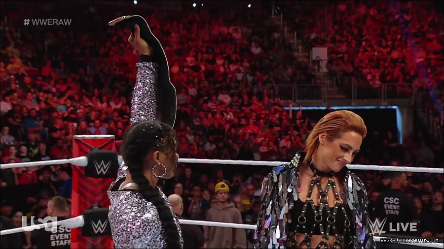 WWE_RAW_30th_May_2022_720p_WEBRip_h264_mp4_000576142.jpg