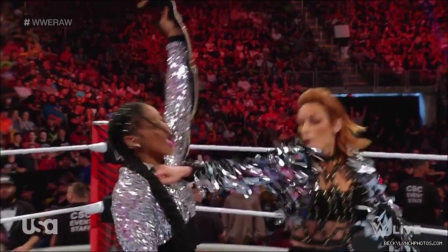 WWE_RAW_30th_May_2022_720p_WEBRip_h264_mp4_000576943.jpg