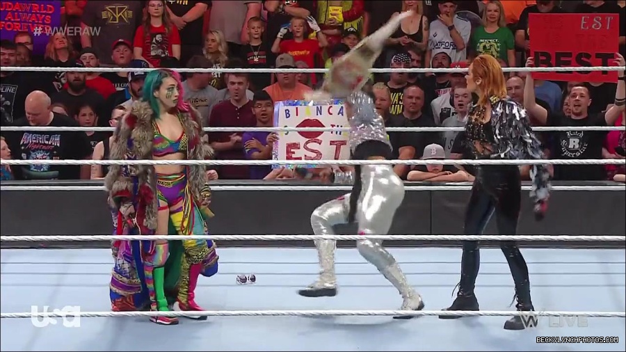 WWE_RAW_30th_May_2022_720p_WEBRip_h264_mp4_000577343.jpg