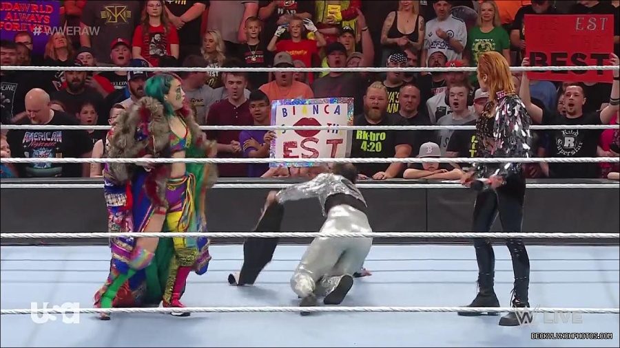 WWE_RAW_30th_May_2022_720p_WEBRip_h264_mp4_000577743.jpg