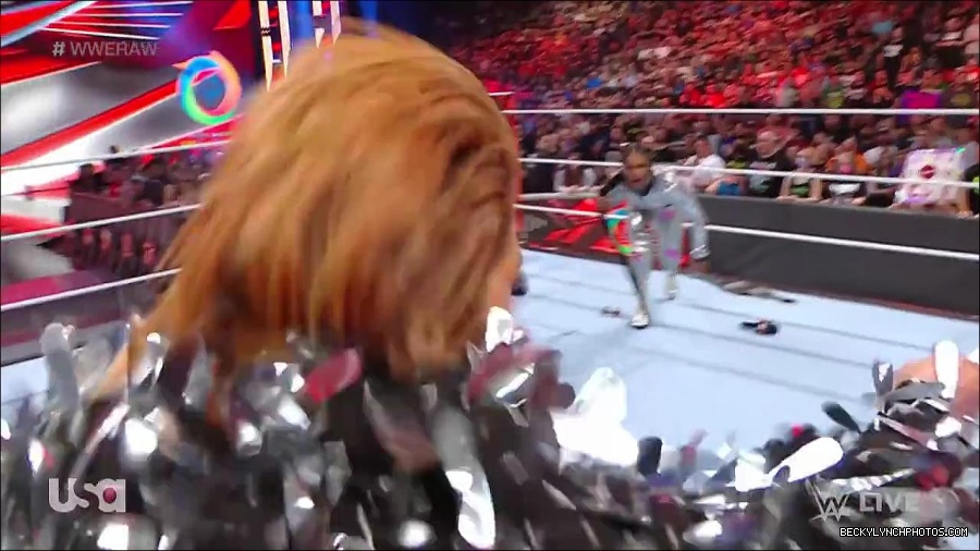 WWE_RAW_30th_May_2022_720p_WEBRip_h264_mp4_000580146.jpg