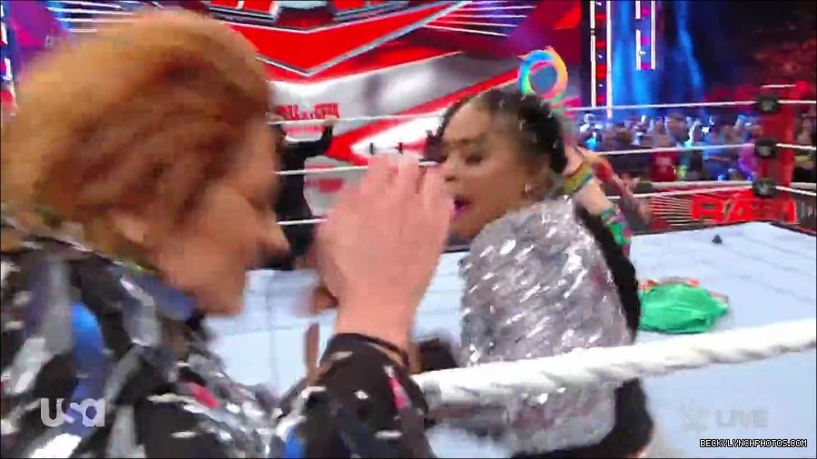 WWE_RAW_30th_May_2022_720p_WEBRip_h264_mp4_000582949.jpg