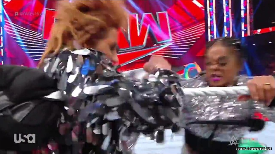 WWE_RAW_30th_May_2022_720p_WEBRip_h264_mp4_000584150.jpg