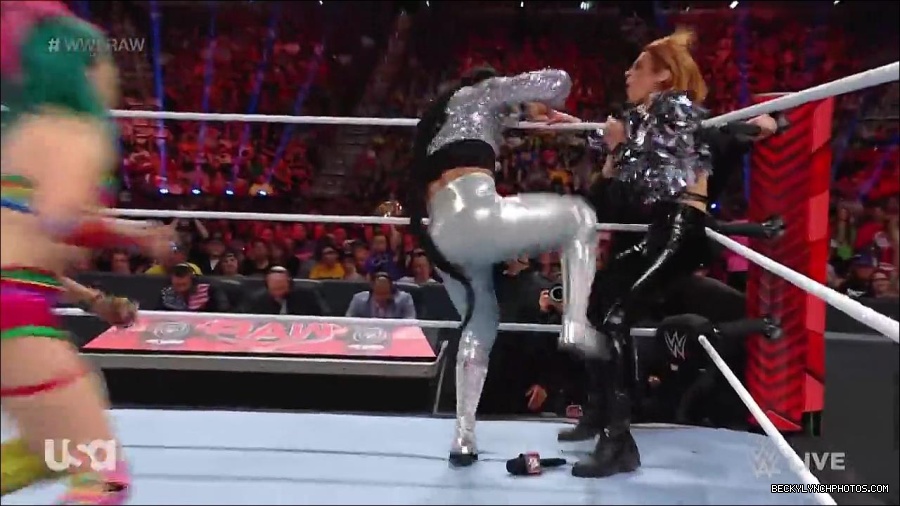 WWE_RAW_30th_May_2022_720p_WEBRip_h264_mp4_000584951.jpg