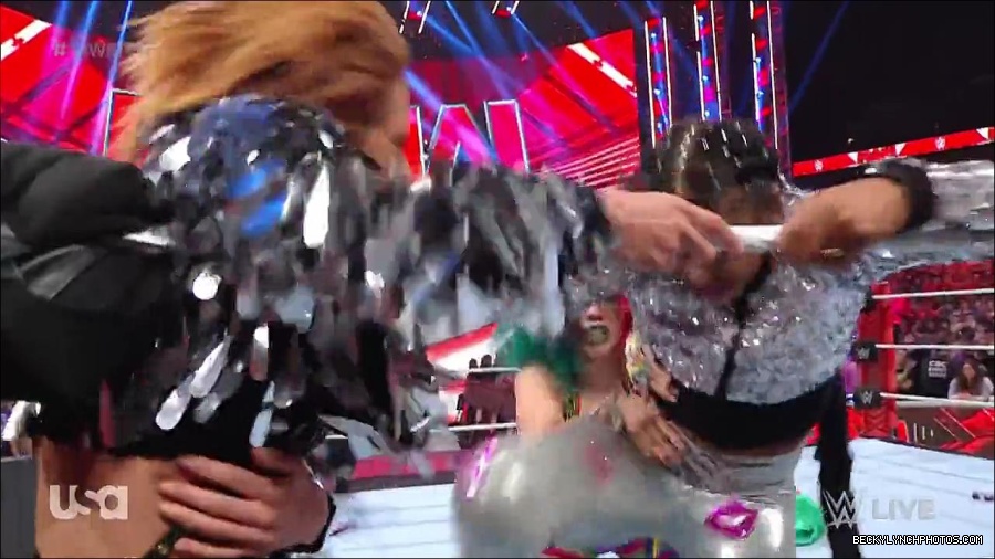 WWE_RAW_30th_May_2022_720p_WEBRip_h264_mp4_000585751.jpg