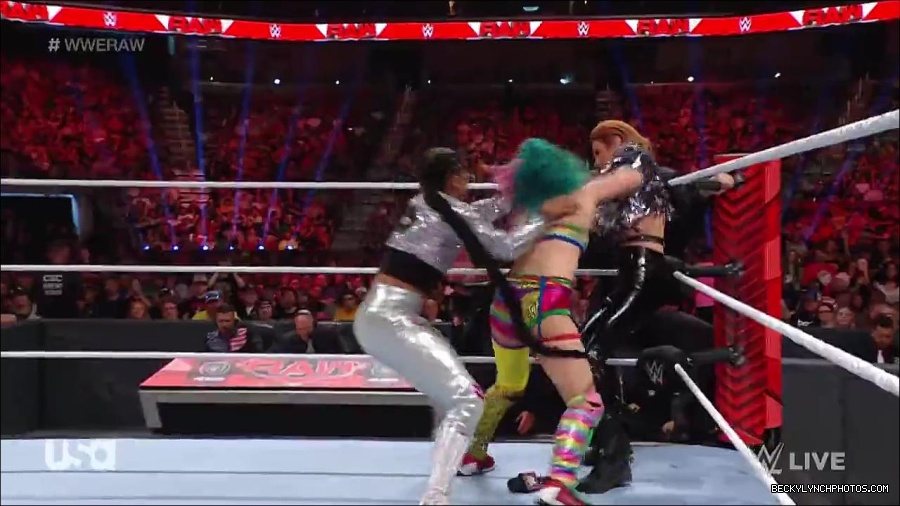 WWE_RAW_30th_May_2022_720p_WEBRip_h264_mp4_000587753.jpg