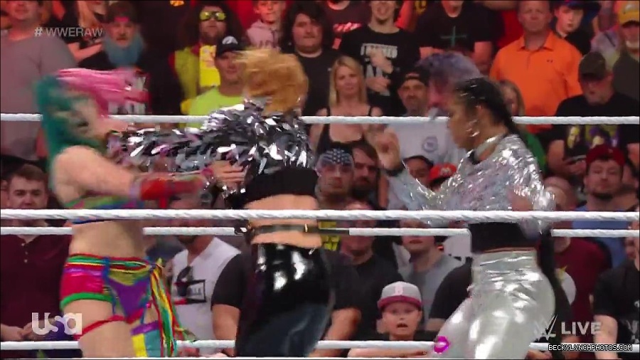 WWE_RAW_30th_May_2022_720p_WEBRip_h264_mp4_000594160.jpg
