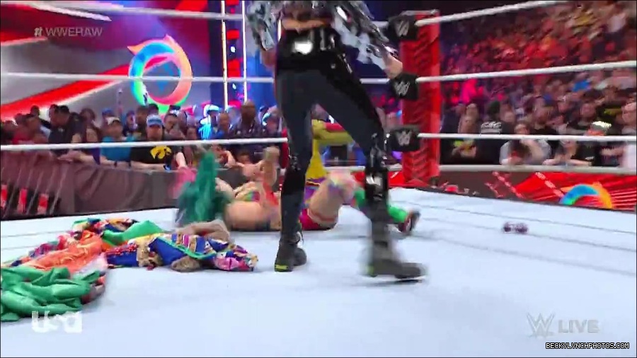 WWE_RAW_30th_May_2022_720p_WEBRip_h264_mp4_000594961.jpg