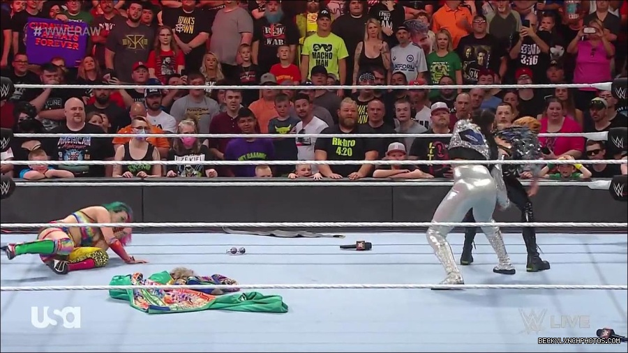 WWE_RAW_30th_May_2022_720p_WEBRip_h264_mp4_000597363.jpg