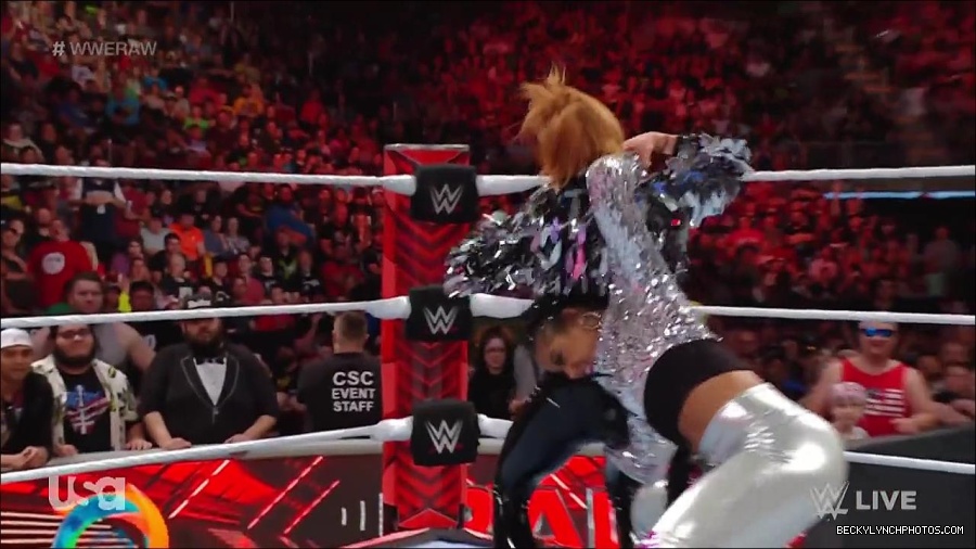 WWE_RAW_30th_May_2022_720p_WEBRip_h264_mp4_000598164.jpg