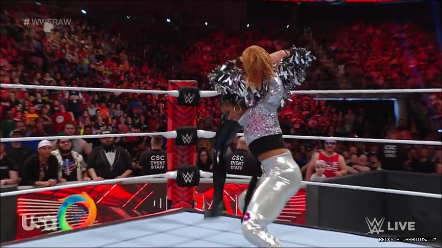 WWE_RAW_30th_May_2022_720p_WEBRip_h264_mp4_000598564.jpg
