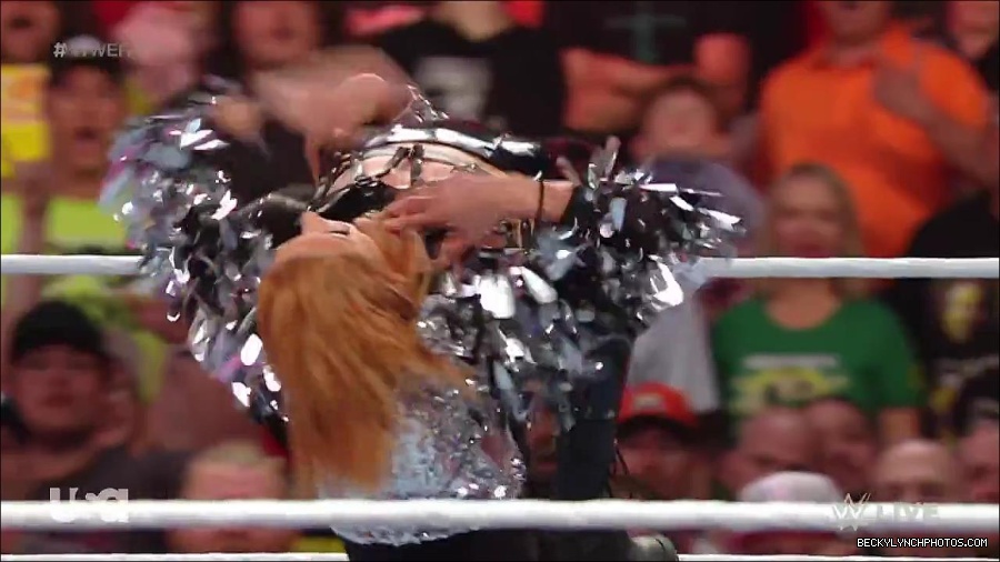 WWE_RAW_30th_May_2022_720p_WEBRip_h264_mp4_000599765.jpg