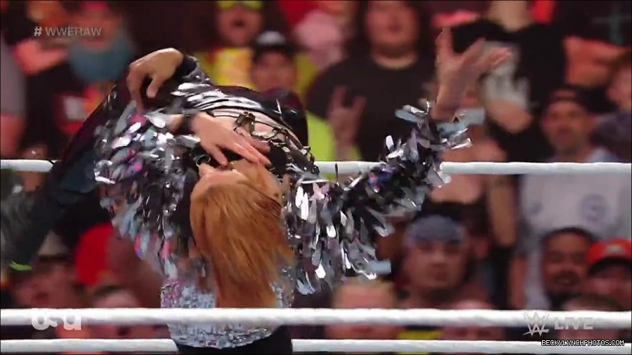 WWE_RAW_30th_May_2022_720p_WEBRip_h264_mp4_000600166.jpg