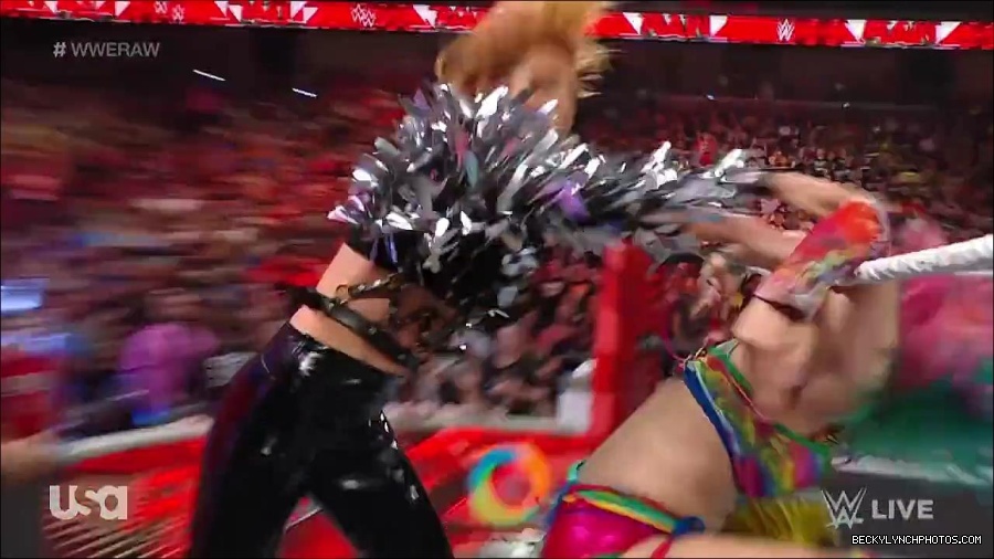 WWE_RAW_30th_May_2022_720p_WEBRip_h264_mp4_000605371.jpg