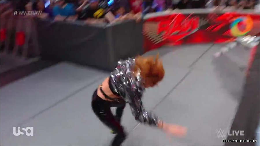 WWE_RAW_30th_May_2022_720p_WEBRip_h264_mp4_000605771.jpg
