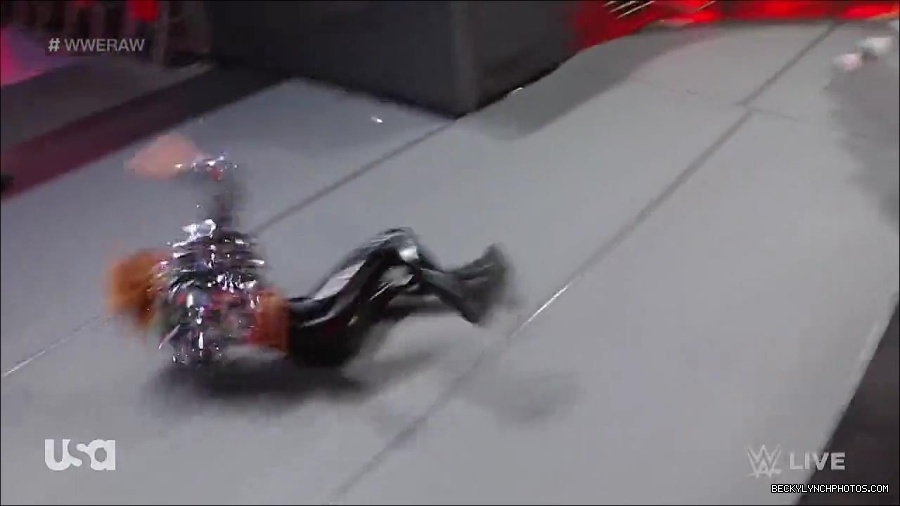 WWE_RAW_30th_May_2022_720p_WEBRip_h264_mp4_000606172.jpg
