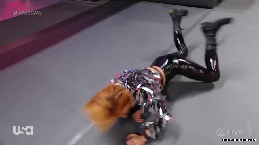 WWE_RAW_30th_May_2022_720p_WEBRip_h264_mp4_000606572.jpg
