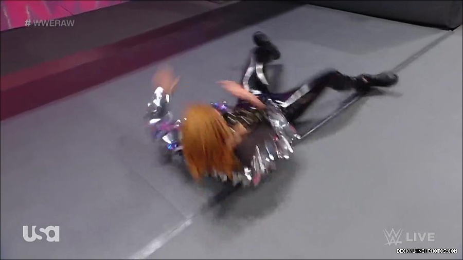 WWE_RAW_30th_May_2022_720p_WEBRip_h264_mp4_000606973.jpg