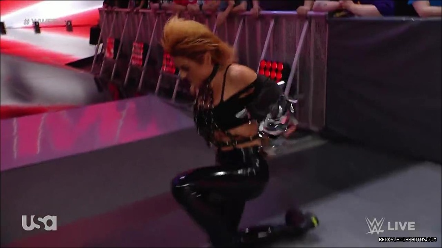 WWE_RAW_30th_May_2022_720p_WEBRip_h264_mp4_000608174.jpg