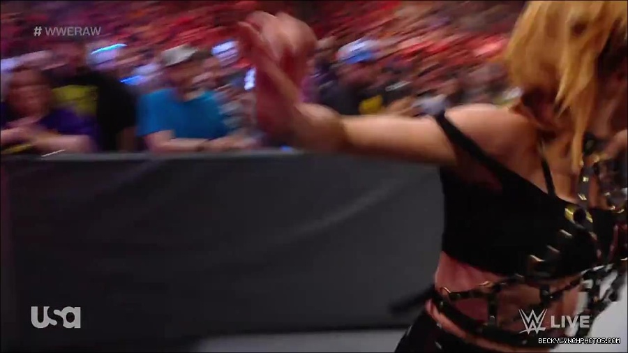 WWE_RAW_30th_May_2022_720p_WEBRip_h264_mp4_000610176.jpg