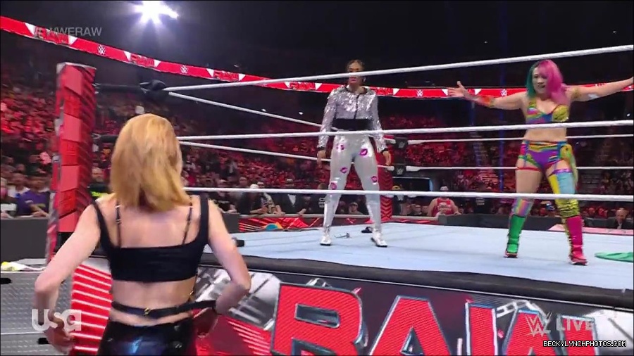 WWE_RAW_30th_May_2022_720p_WEBRip_h264_mp4_000612578.jpg