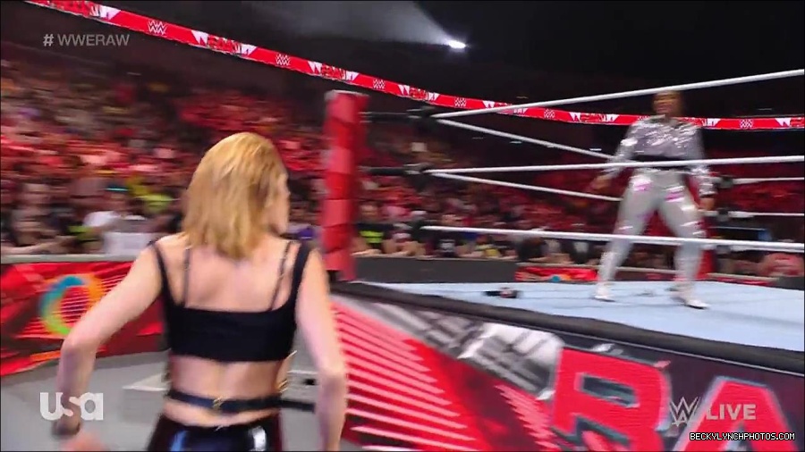 WWE_RAW_30th_May_2022_720p_WEBRip_h264_mp4_000612979.jpg