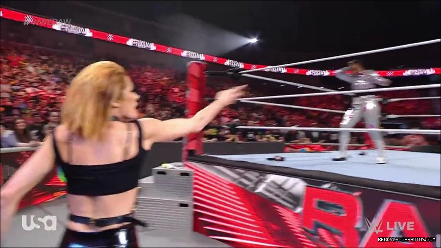 WWE_RAW_30th_May_2022_720p_WEBRip_h264_mp4_000613379.jpg