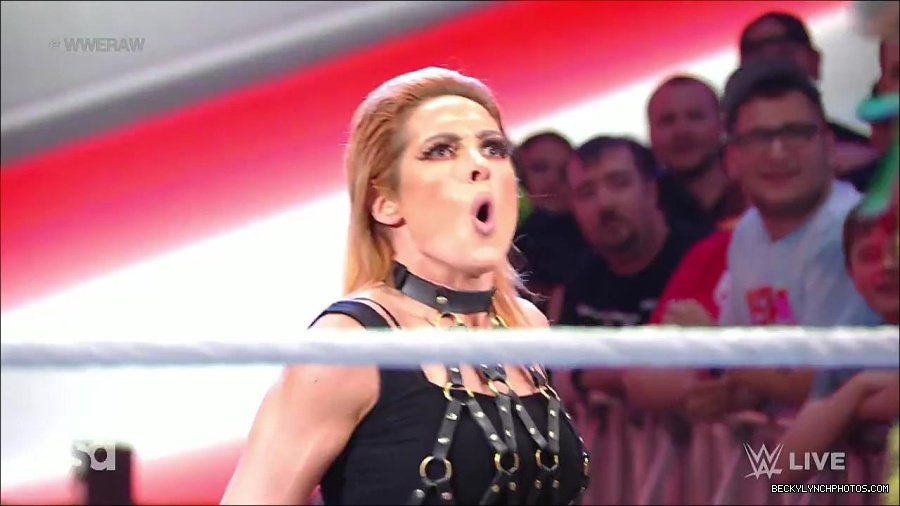 WWE_RAW_30th_May_2022_720p_WEBRip_h264_mp4_000617383.jpg