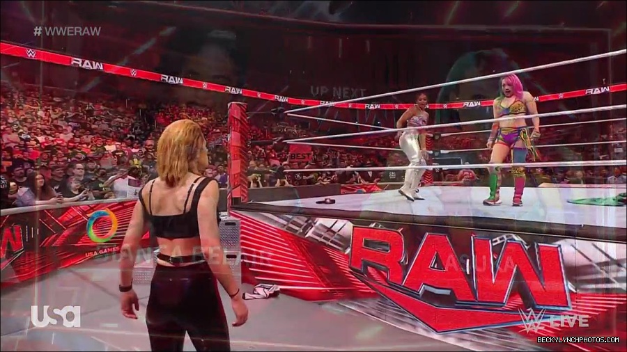 WWE_RAW_30th_May_2022_720p_WEBRip_h264_mp4_000628594.jpg