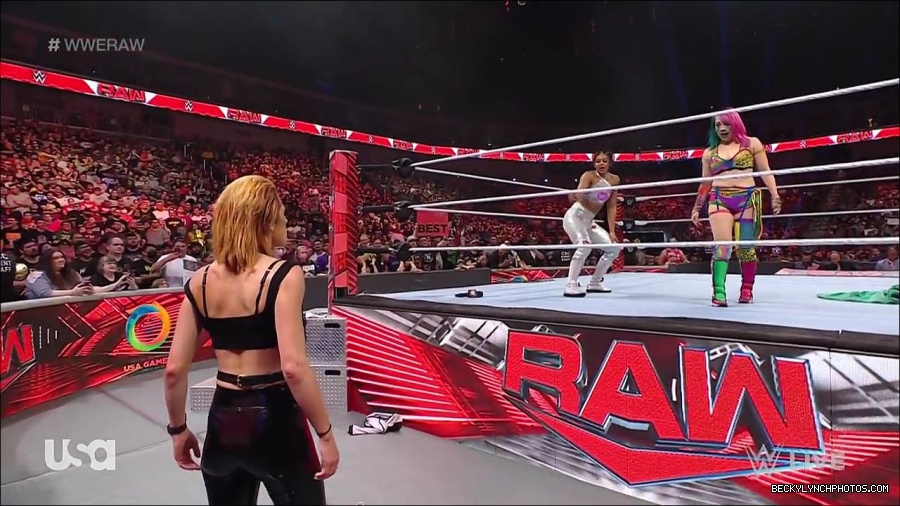 WWE_RAW_30th_May_2022_720p_WEBRip_h264_mp4_000628995.jpg