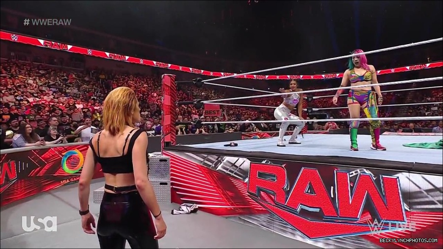 WWE_RAW_30th_May_2022_720p_WEBRip_h264_mp4_000629395.jpg