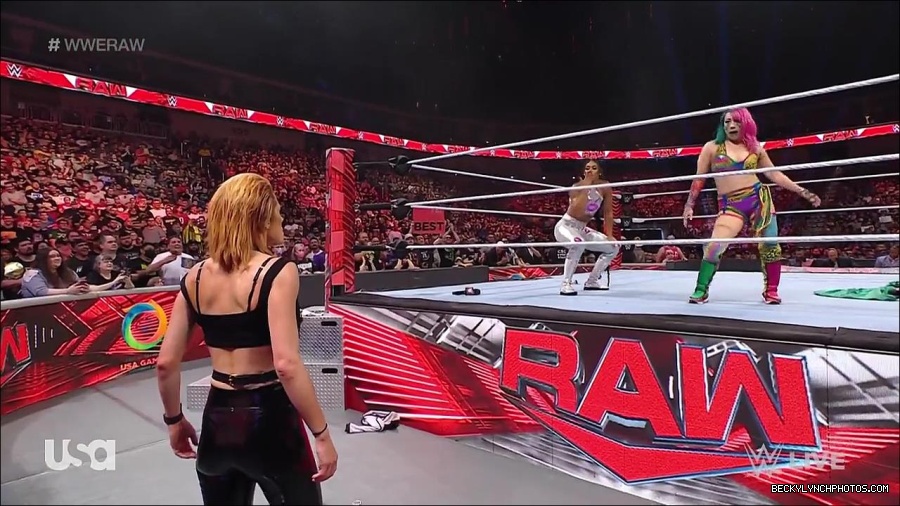 WWE_RAW_30th_May_2022_720p_WEBRip_h264_mp4_000629795.jpg