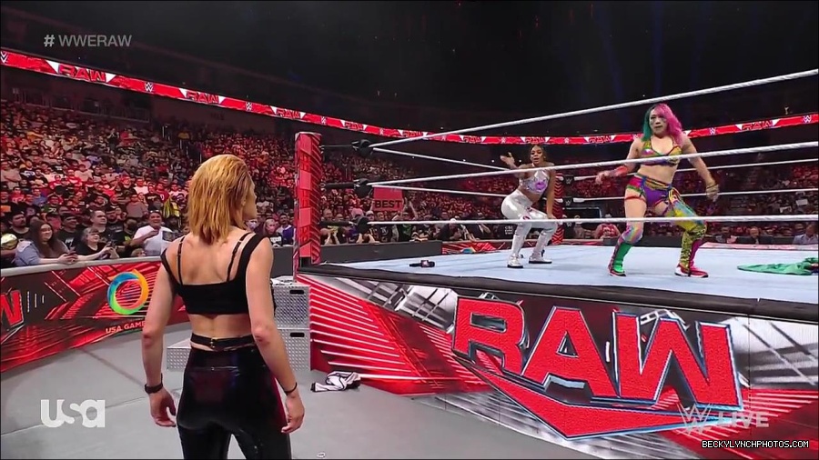 WWE_RAW_30th_May_2022_720p_WEBRip_h264_mp4_000630196.jpg