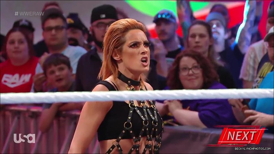 WWE_RAW_30th_May_2022_720p_WEBRip_h264_mp4_000630596.jpg