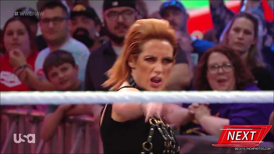 WWE_RAW_30th_May_2022_720p_WEBRip_h264_mp4_000632598.jpg