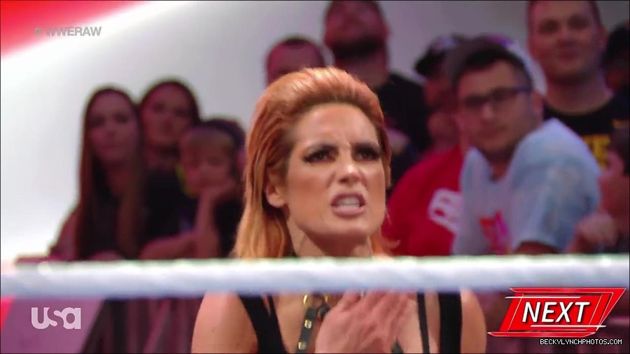 WWE_RAW_30th_May_2022_720p_WEBRip_h264_mp4_000635801.jpg