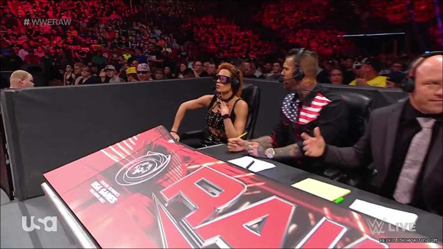 WWE_RAW_30th_May_2022_720p_WEBRip_h264_mp4_000699465.jpg