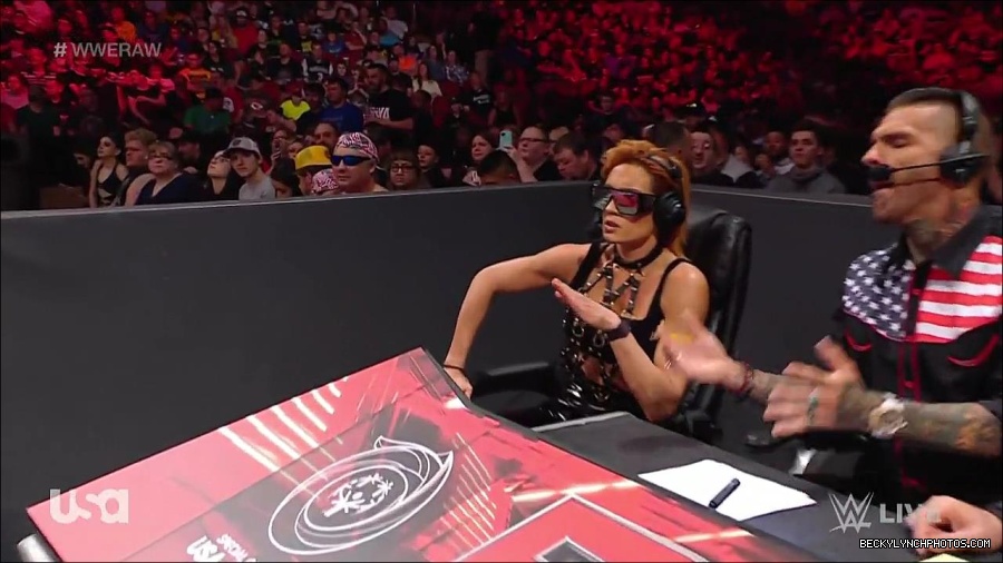 WWE_RAW_30th_May_2022_720p_WEBRip_h264_mp4_000700266.jpg