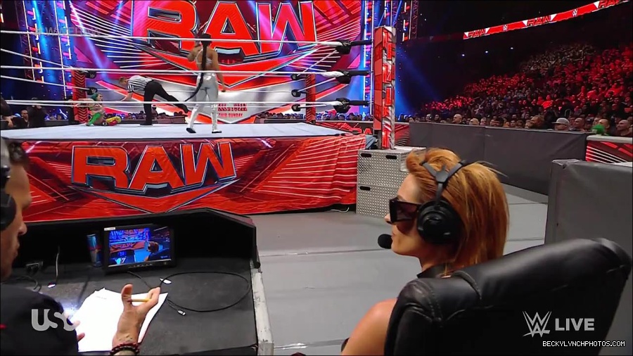 WWE_RAW_30th_May_2022_720p_WEBRip_h264_mp4_000811577.jpg