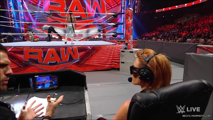 WWE_RAW_30th_May_2022_720p_WEBRip_h264_mp4_000811977.jpg